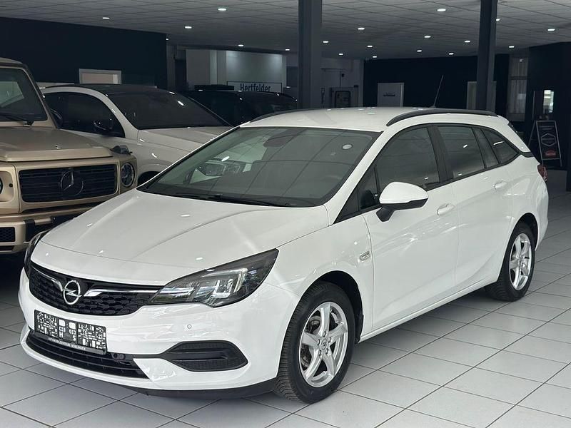 Weiß Gebraucht 2021 Opel Astra Kombi | 14.990 € (Guter Preis) - Bild 1/4