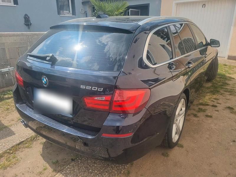Second-hand BMW 520 Luxury Line 184 CP (135 kW) 2011 Albastru Break
