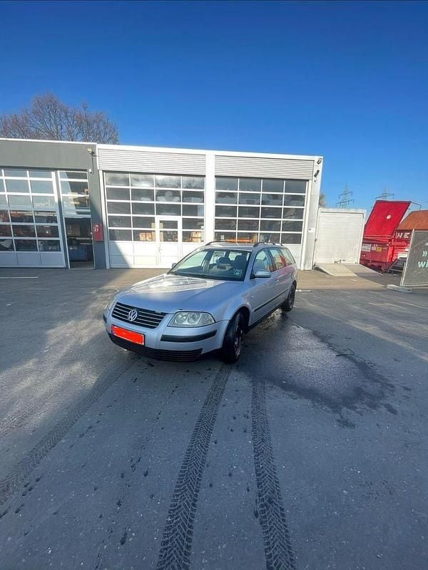 Silber Gebraucht 2002 VW Passat Kombi | 1.500 € (Guter Preis) - Bild 1/4