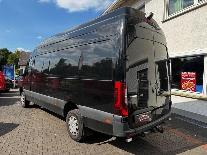 Gebraucht Mercedes Sprinter 163 PS (119 kW) 2021 Schwarz/baltic black Van