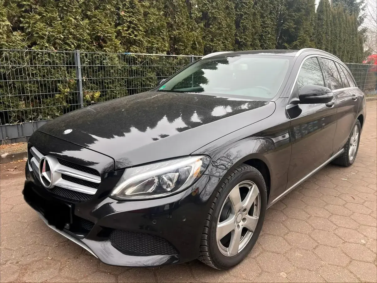 Gebraucht Mercedes C180 116 PS (85 kW) 2015 Schwarz Limousine