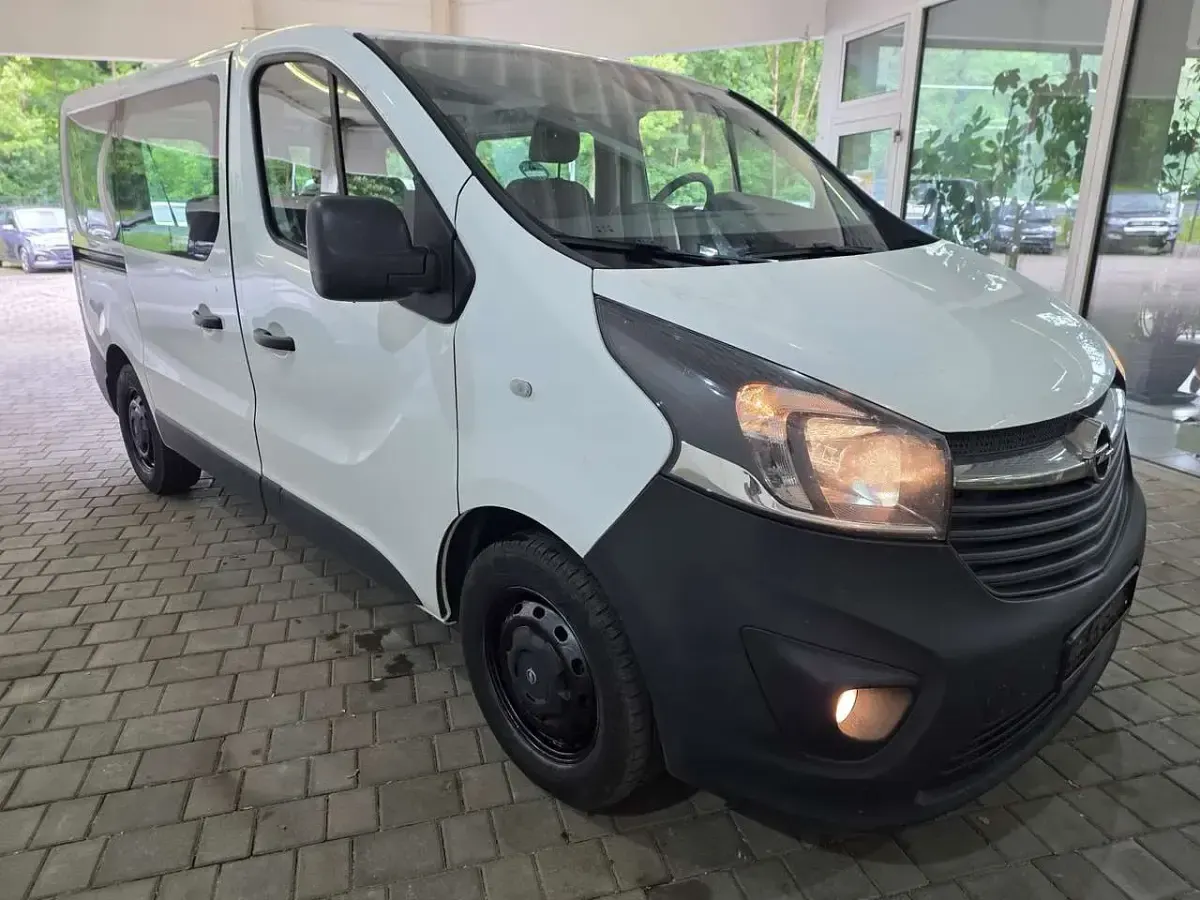 Gebraucht Opel Vivaro 125 PS (91 kW) 2018 Casabl/arctic/eisweiss/kaolin Van / Kleinbus