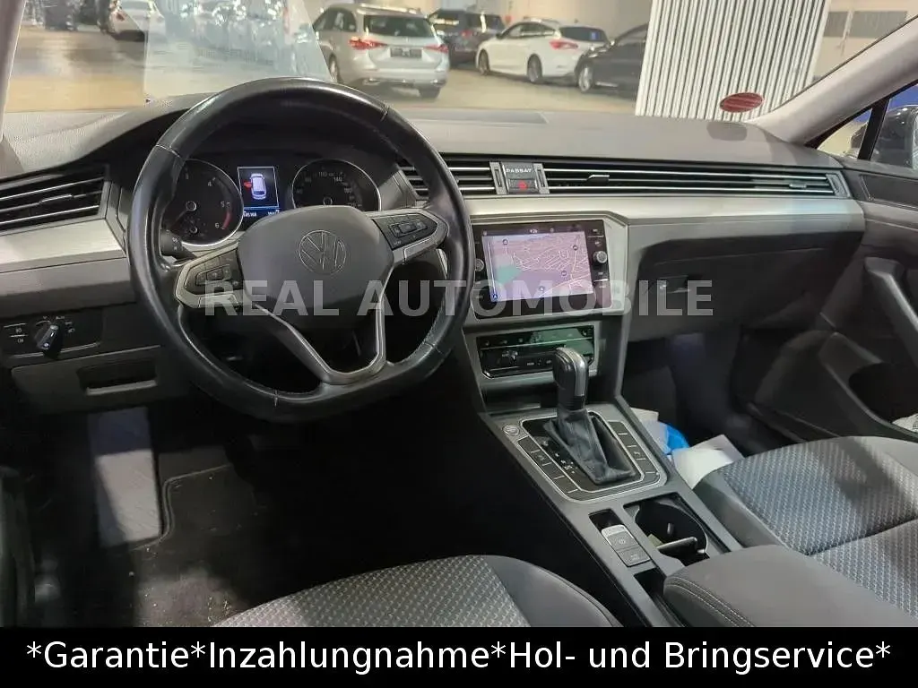Gebraucht VW Passat 122 PS (89 kW) 2022 Schwarz Kombi
