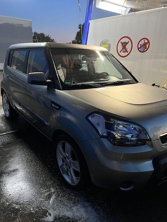 Grau Gebraucht 2009 Kia Soul SUV | 4.100 € (Fairer Preis) - Bild 1/4