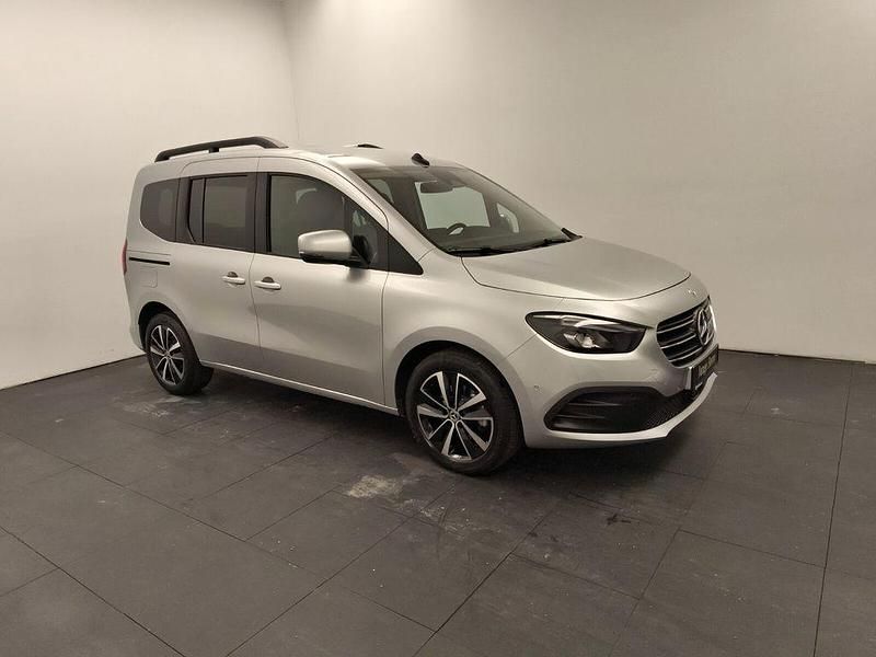 Gebraucht Mercedes T180 Progressive 116 PS (85 kW) 2024 Helvinsilber metallic Van / Kleinbus