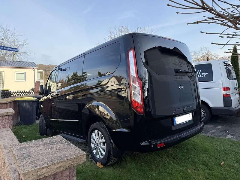 Gebraucht Ford Tourneo Titanium 170 PS (125 kW) 2019 Schwarz Van / Kleinbus