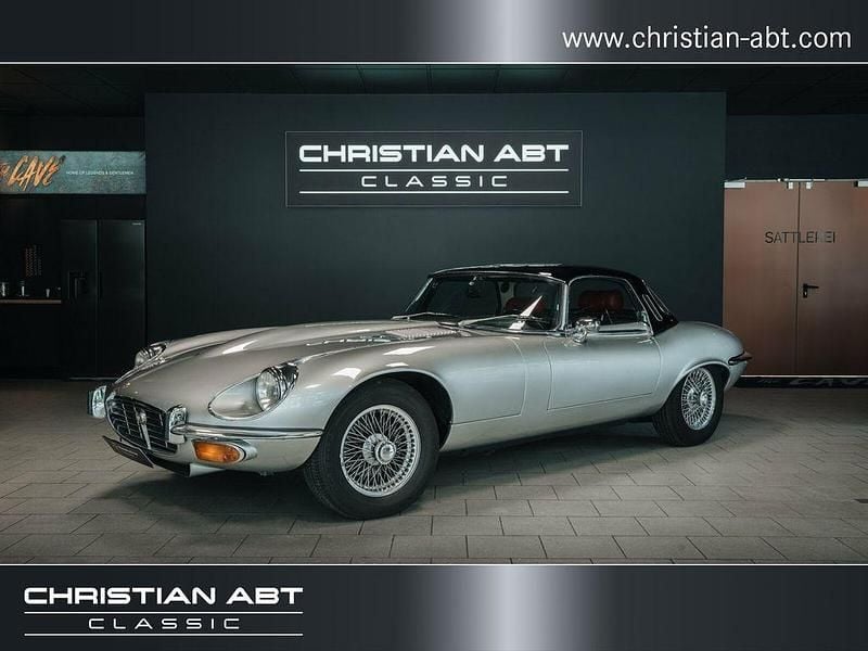 Silber Gebraucht 1974 Jaguar E-Type Cabrio | 84.900 € - Bild 1/4