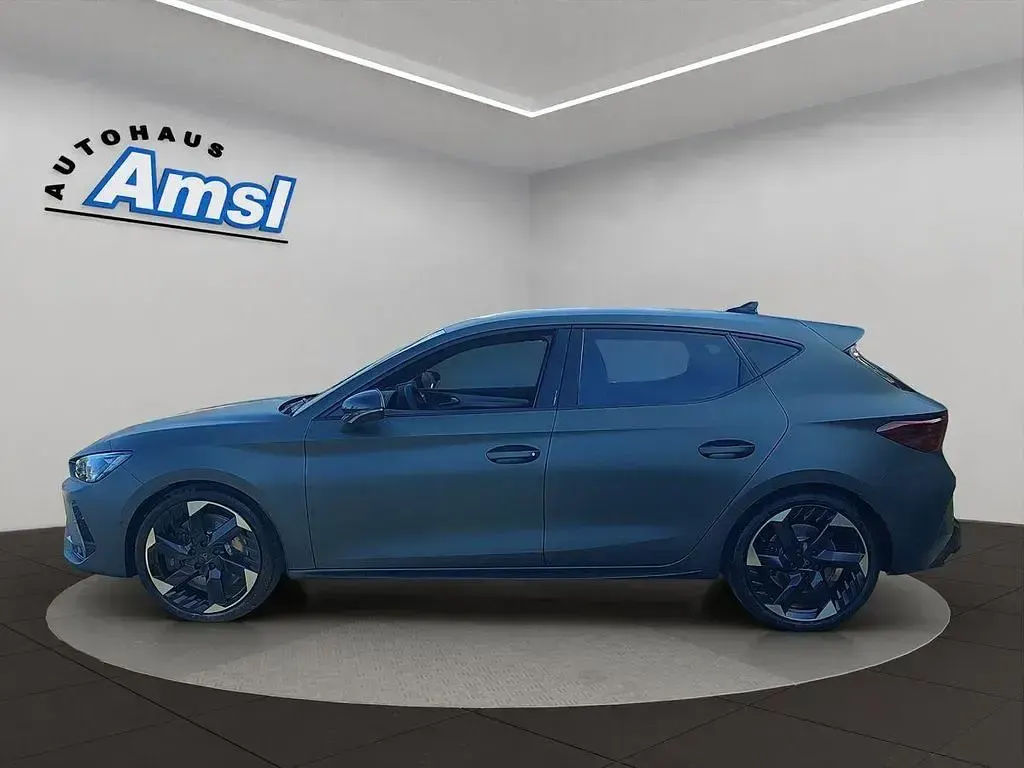 Neu Cupra Leon VZ 300 PS (220 kW) 2026 Rio green matt Limousine