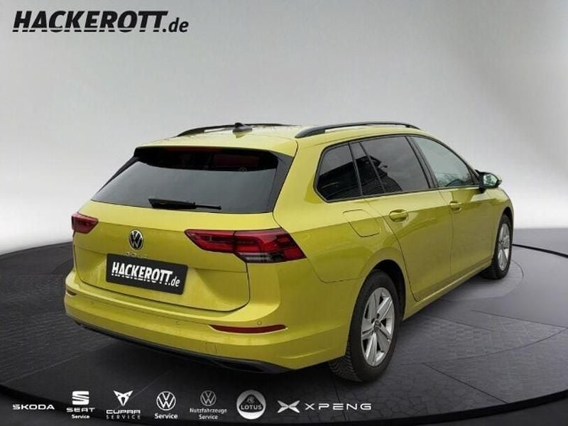Gebraucht VW Golf VIII Life 150 PS (110 kW) 2023 Gelb Kombi