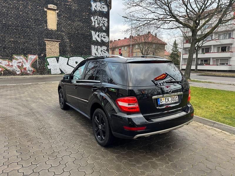 Gebraucht Mercedes ML350 224 PS (164 kW) 2009 Schwarz SUV