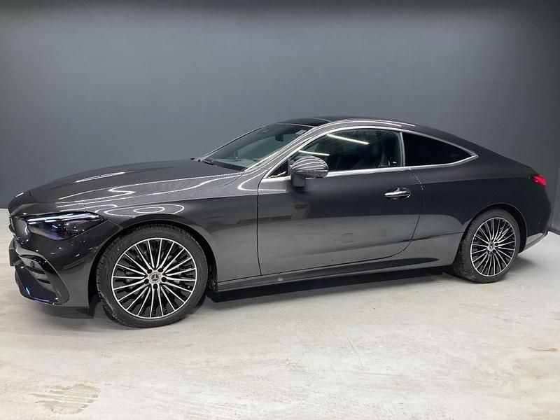 Grau Gebraucht 2023 Mercedes CLE200 AMG Coupé | 56.870 € (Teuer) - Bild 1/3