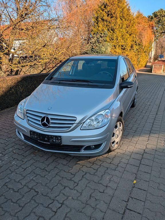 Gebraucht Mercedes B180 Edition 109 PS (80 kW) 2007 Silber Van / Kleinbus