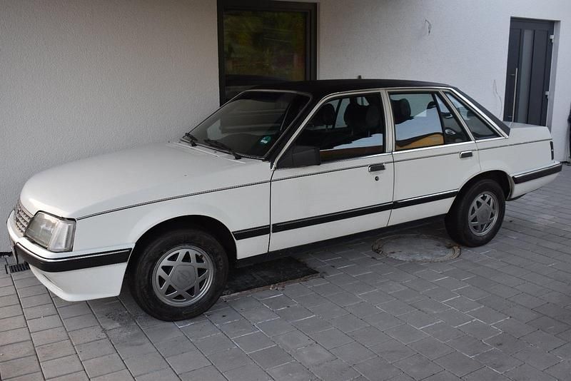 Weiß Gebraucht 1986 Opel Senator Limousine | 4.500 € - Bild 1/4