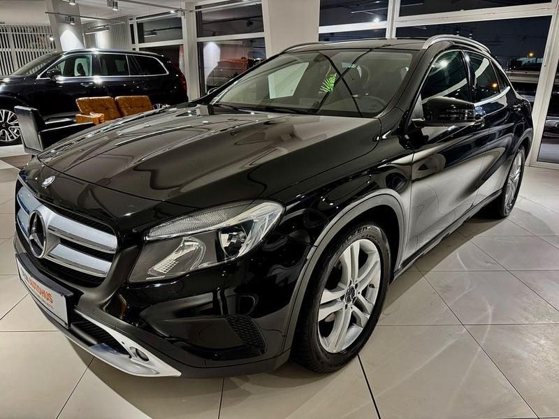 Gebraucht Mercedes GLA200 136 PS (100 kW) 2015 Schwarz SUV