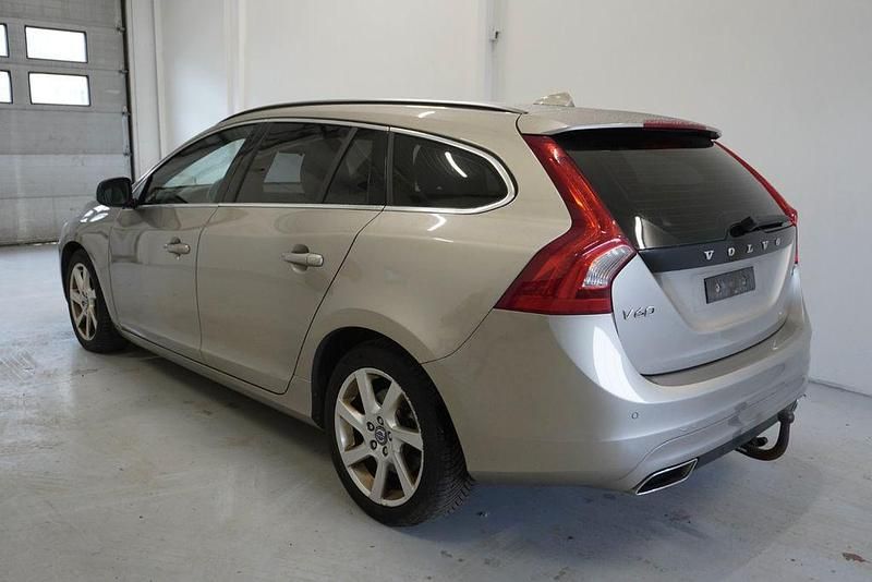 Gebraucht Volvo V60 Momentum 181 PS (133 kW) 2014 Beige Kombi