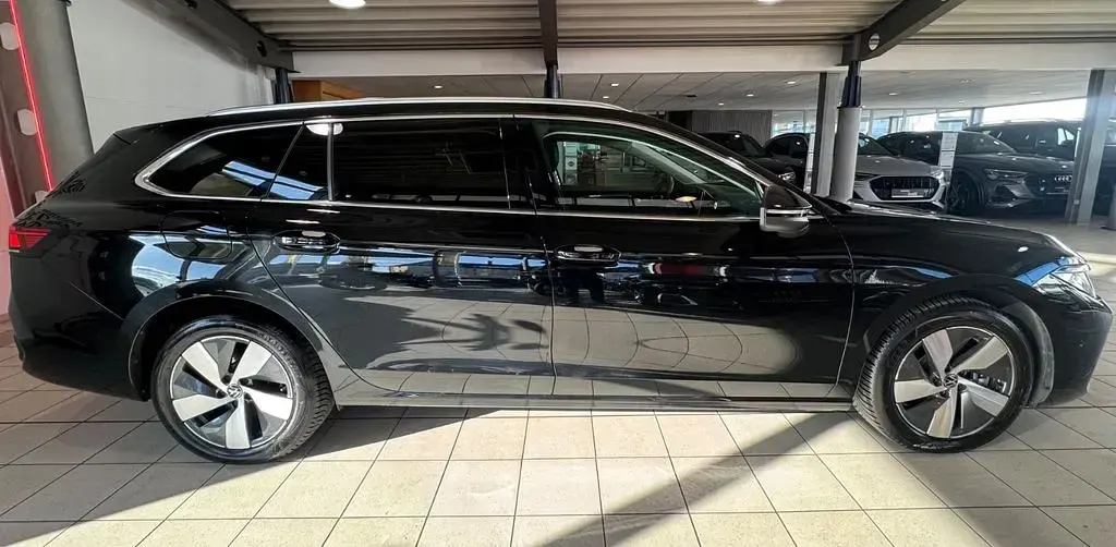 Second-hand VW Passat Highline 204 CP (150 kW) 2015 Negru Break