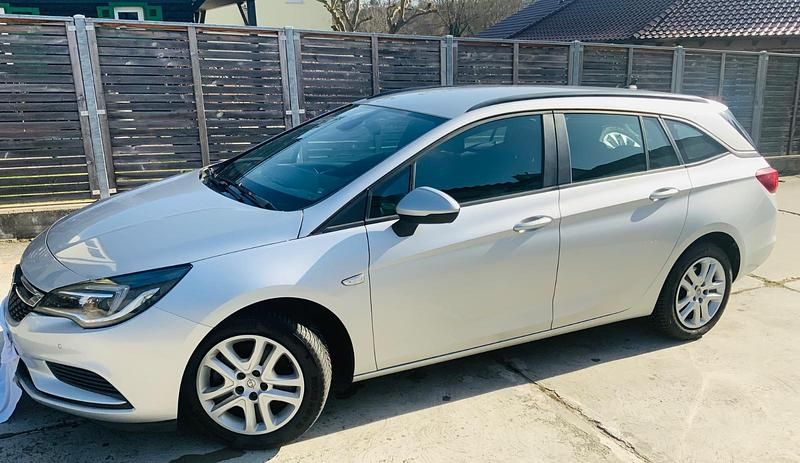 Gebraucht Opel Astra Edition 136 PS (100 kW) 2018 Silber Kombi
