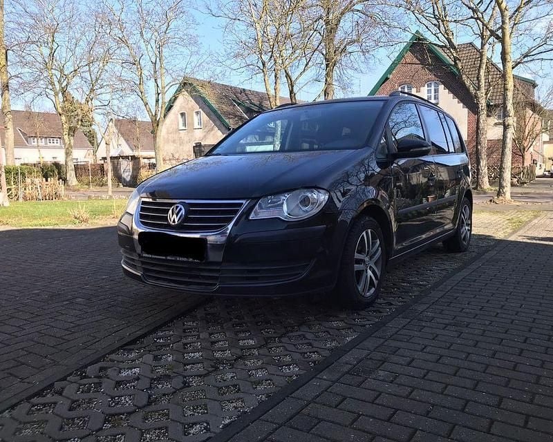 Schwarz Gebraucht 2010 VW Touran Van / Kleinbus | 4.100 € (Fairer Preis) - Bild 1/4