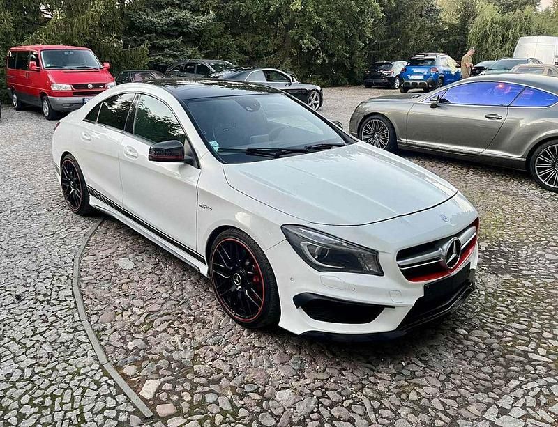 Weiß Gebraucht 2014 Mercedes CLA45 AMG AMG Edition 1 Limousine | 13.999 € (Fairer Preis) - Bild 1/4