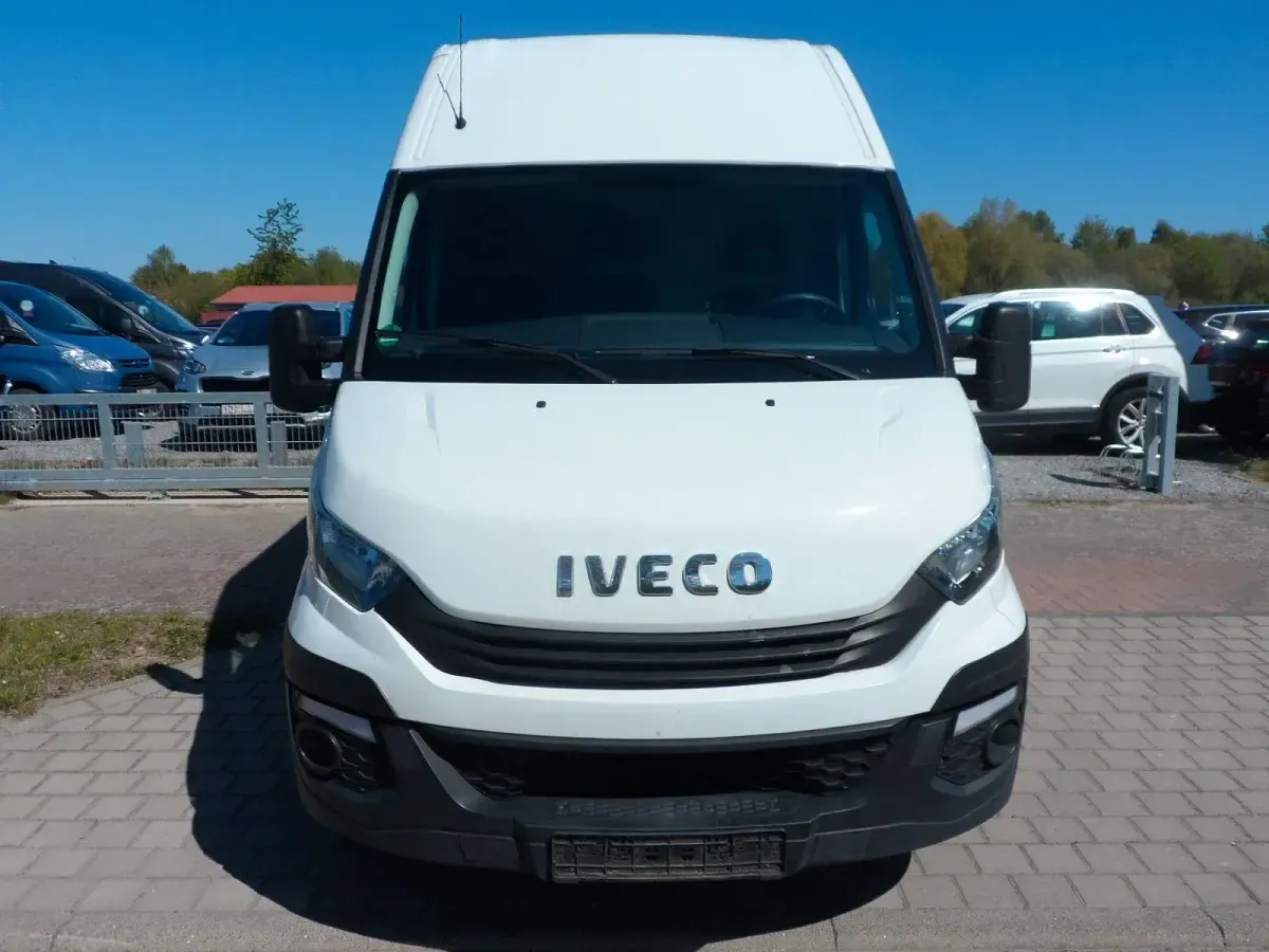 Gebraucht Iveco Daily 179 PS (131 kW) 2017 Weiß Van / Kleinbus