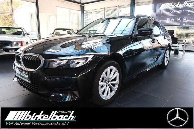 Schwarz Gebraucht 2020 BMW 320 Advantage Kombi | 21.800 € (Fairer Preis) - Bild 1/4