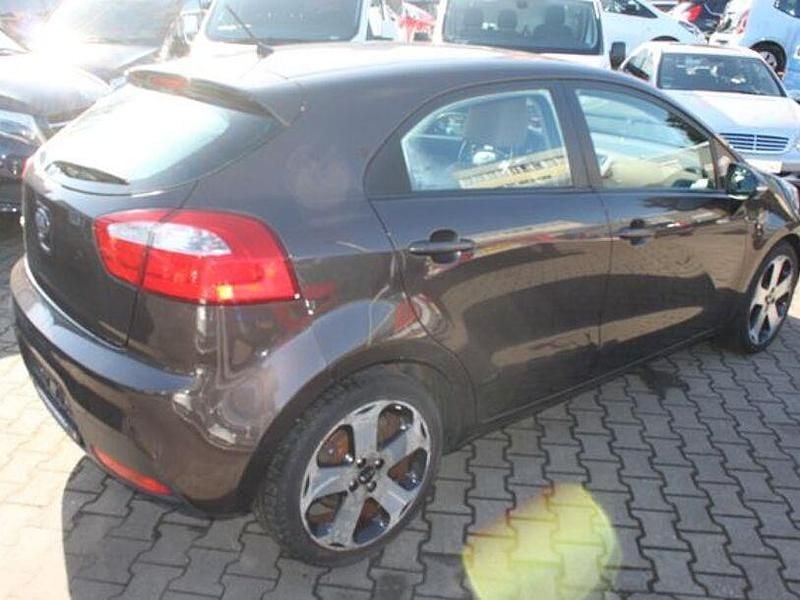 Gebraucht Kia Rio FIFA World Cup Edition 109 PS (80 kW) 2013 Braun Limousine