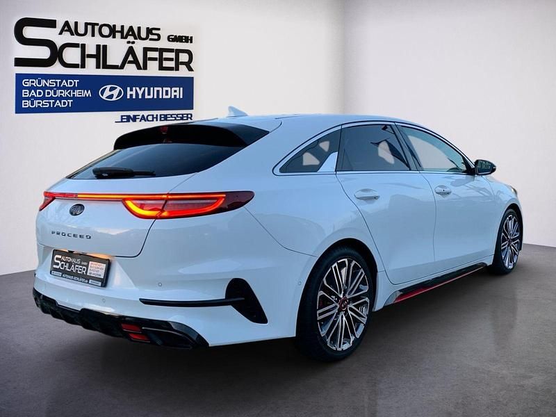 Gebraucht Kia ProCeed GT 204 PS (150 kW) 2019 (hw2) deluxeweiss met. Kombi