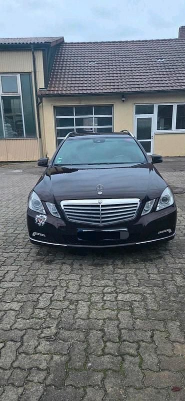 Braun Gebraucht 2009 Mercedes 190 Limousine | 6.000 € - Bild 1/4