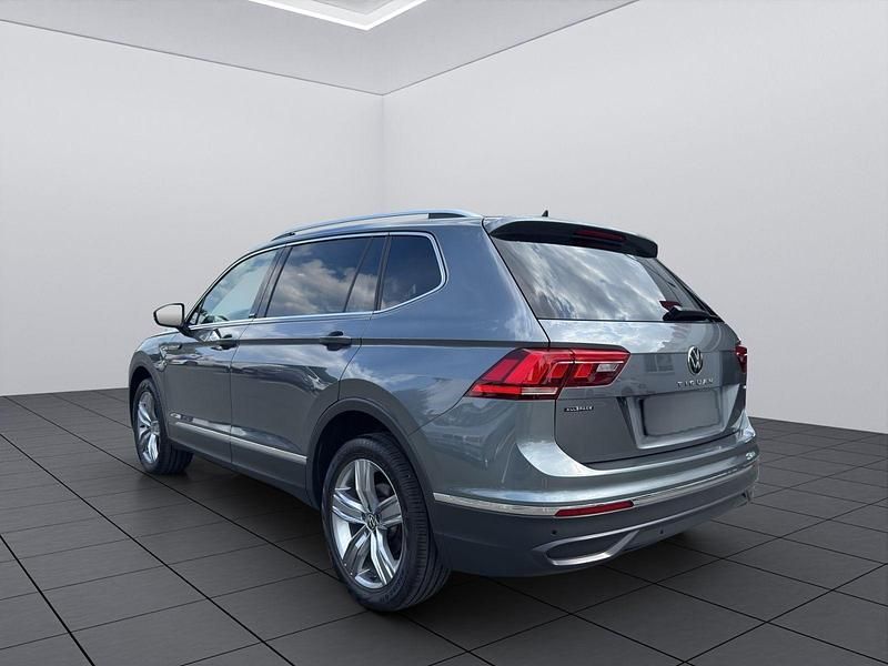 Gebraucht VW Tiguan Allspace Move 200 PS (147 kW) 2023 Grau metallic SUV
