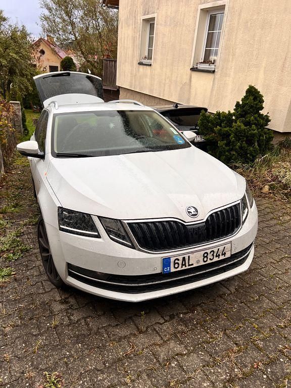 Weiß Gebraucht 2017 Skoda Octavia LAURIN & KLEMENT Kombi | 15.500 € (Etwas zu teuer) - Bild 1/1