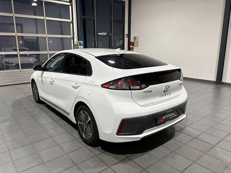 Gebraucht Hyundai Ioniq Style 141 PS (103 kW) 2021 Weiß Kleinwagen