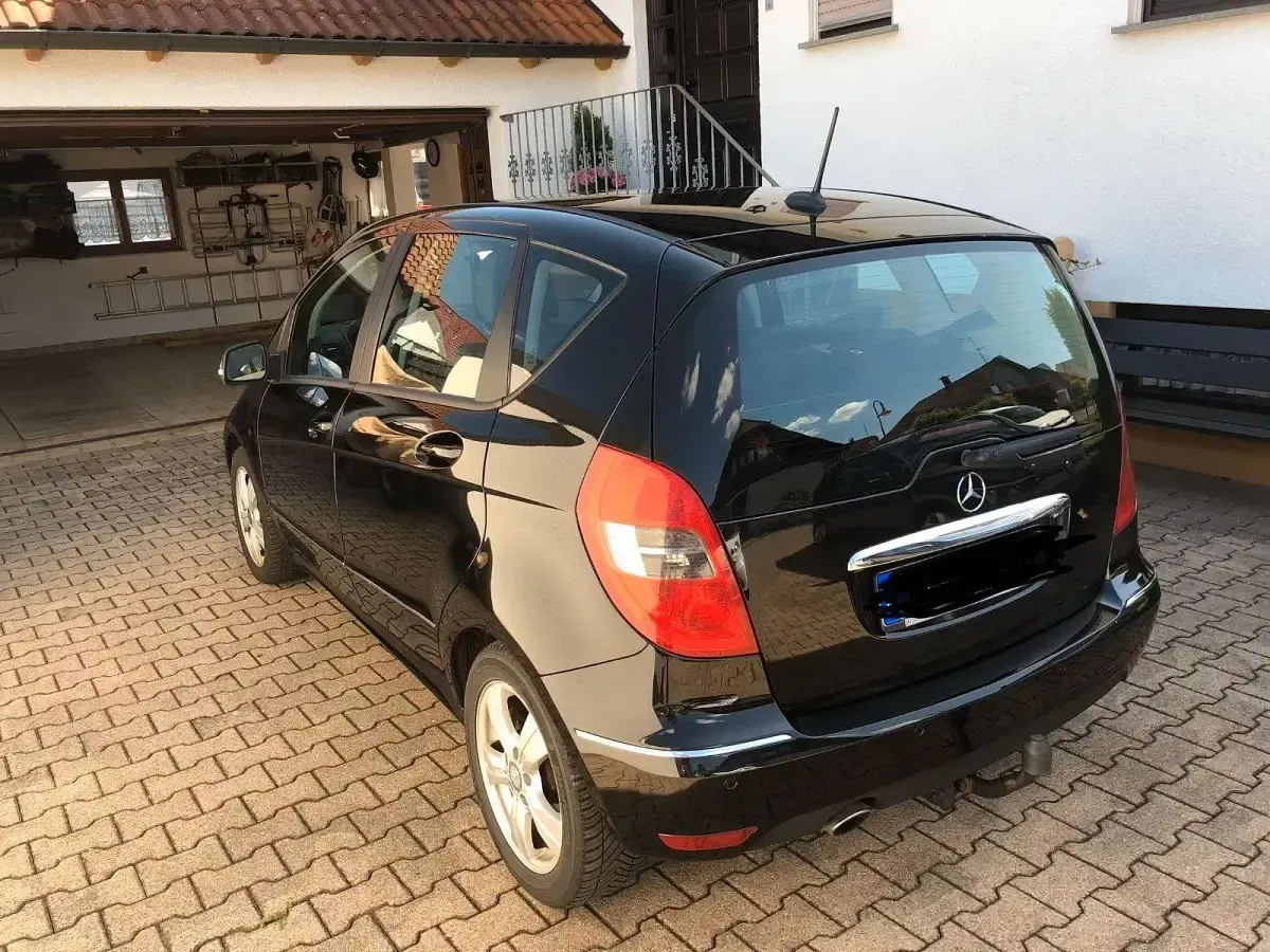 Gebraucht Mercedes A180 Elegance 116 PS (85 kW) 2009 Schwarz Van / Kleinbus
