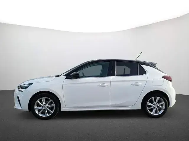 Używany Opel Corsa Elegance 75 KM (55 kW) 2023 Biały Sedan/Limuzyna