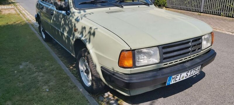 Grau Gebraucht 1978 Skoda 105 Limousine | 4.000 € - Bild 1/4