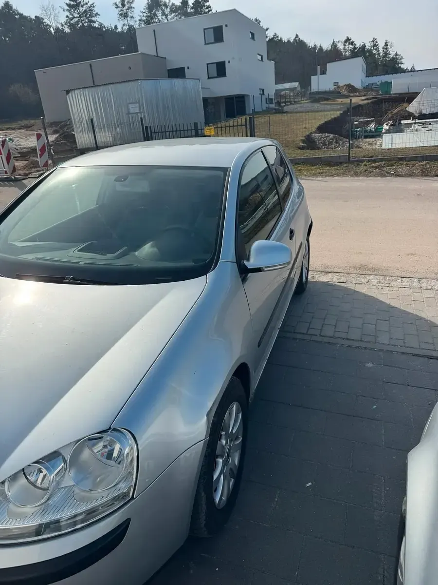 Second-hand VW Golf IV 105 CP (77 kW) 2004 Gri Hatchback