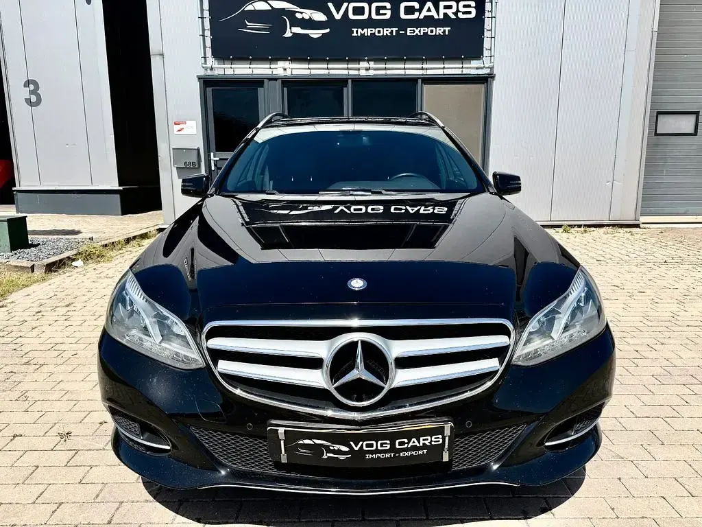 Second-hand Mercedes E200 136 CP (100 kW) 2014 Negru Berlinǎ