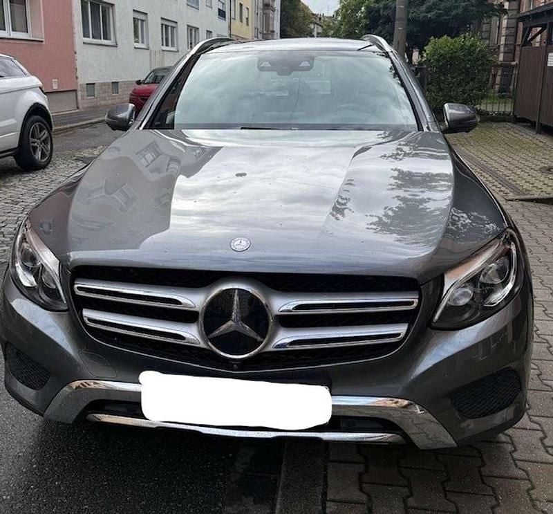Grau Gebraucht 2017 Mercedes GLC220 Kombi | 19.500 € (Superpreis) - Bild 1/4