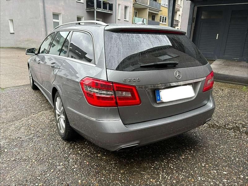 Gebraucht Mercedes E200 184 PS (135 kW) 2012 Silber Kombi