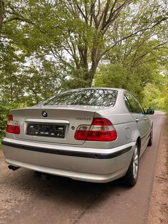 Używany BMW 320 170 KM (125 kW) 2003 Srebrny Sedan/Limuzyna