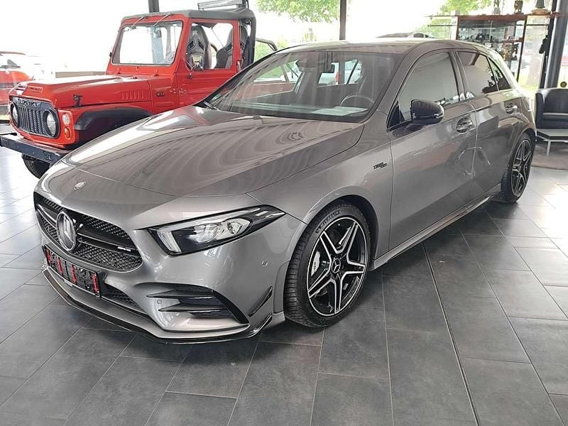 Mountaingrau met. Gebraucht 2021 Mercedes A35 AMG AMG Limousine | 31.600 € (Superpreis) - Bild 1/4