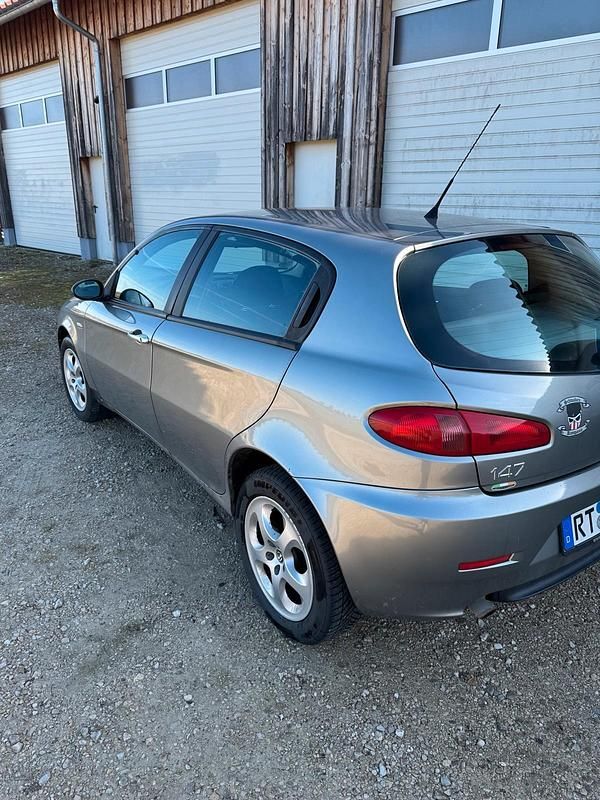 Gebraucht Alfa Romeo 147 120 PS (88 kW) 2005 Silber Kleinwagen