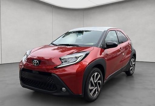 Neu Toyota Aygo X Play 72 PS (52 kW) 2025 Beige SUV