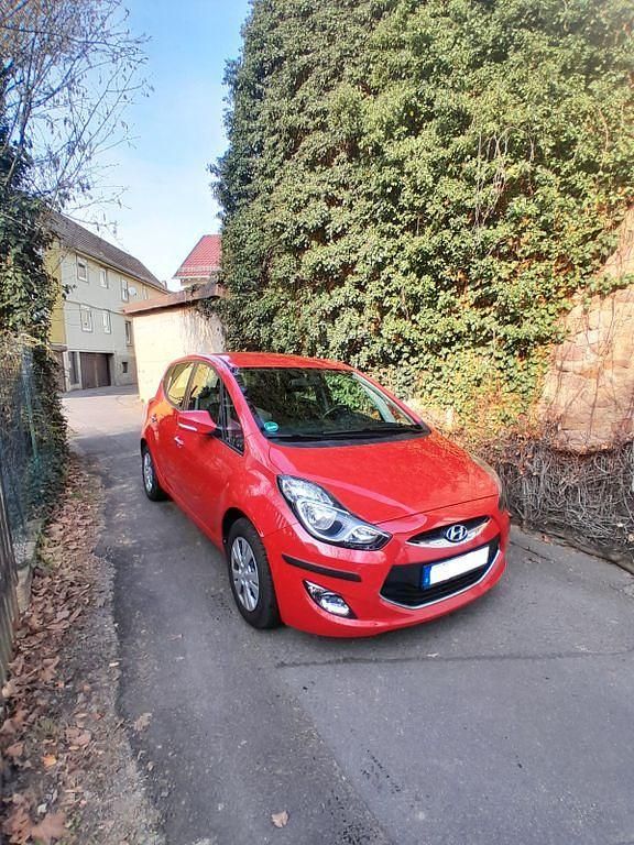 Gebraucht Hyundai ix20 Edition 116 PS (85 kW) 2013 Rot Kleinwagen