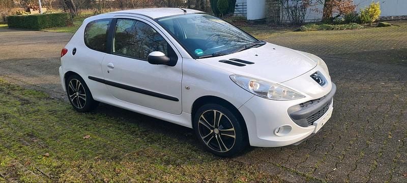 Gebraucht Peugeot 206+ 75 PS (55 kW) 2009 Weiß Kleinwagen