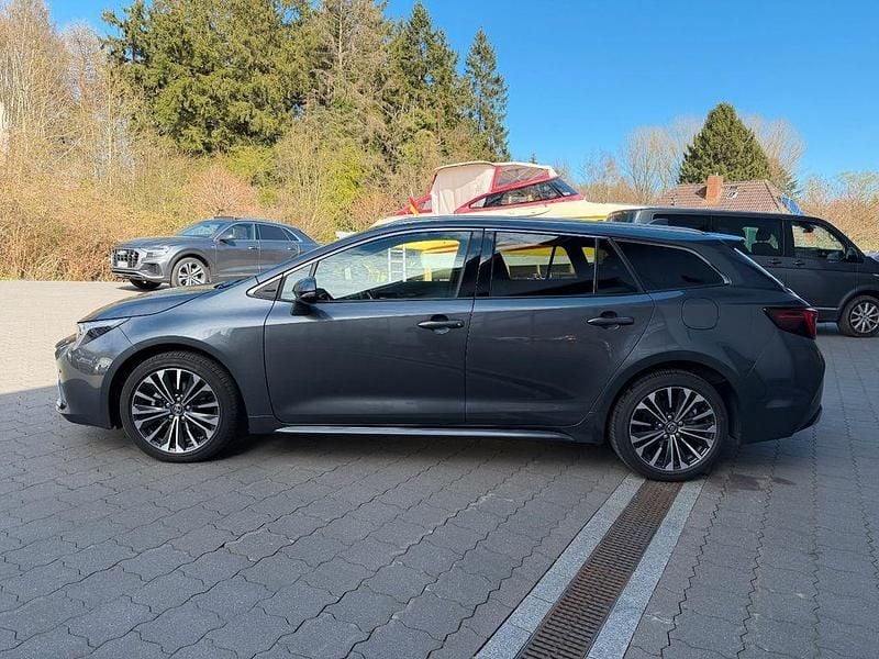 Gebraucht Toyota Corolla Style 140 PS (102 kW) 2025 Marlingrau metallic 1g3 Kombi