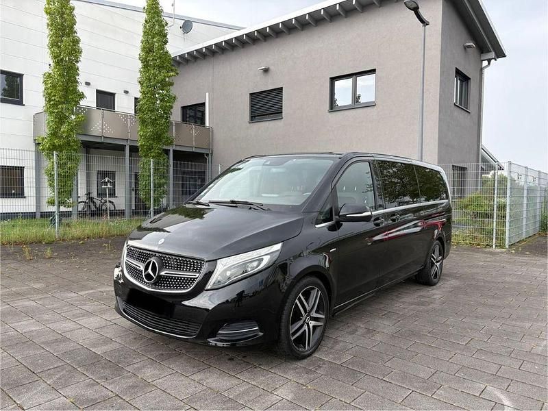 Schwarz Gebraucht 2015 Mercedes V220 Edition 1 Van / Kleinbus | 27.990 € (Etwas zu teuer) - Bild 1/4