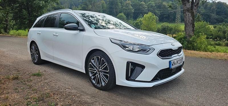 Weiß Gebraucht 2021 Kia Ceed Sportswagon GT-Line Kombi | 21.990 € (Etwas zu teuer) - Bild 1/4