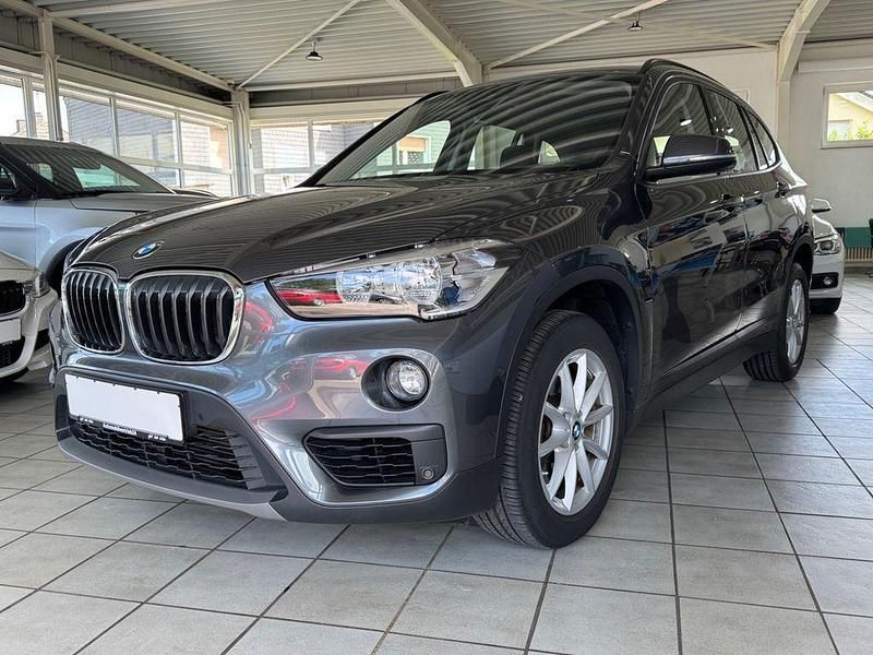 Mineralgrau (metallic) Gebraucht 2018 BMW X1 Performance SUV | 19.980 € (Fairer Preis) - Bild 1/4