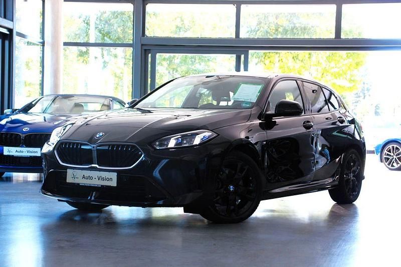 Schwarz Gebraucht 2024 BMW 120 M Sport Kleinwagen | 34.290 € (Superpreis) - Bild 1/3