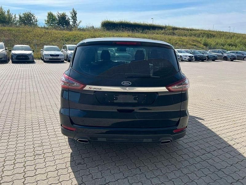 Gebraucht Ford S-MAX Titanium 179 PS (131 kW) 2017 Schwarz Van / Kleinbus
